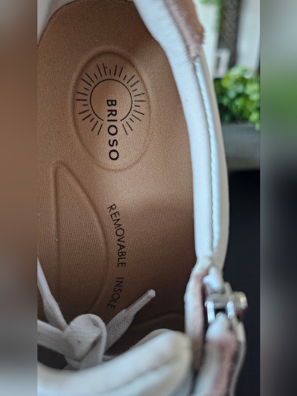 Brioso Women's White Tan Casual Retro Sneakers Shoes w/Silver Women's Sz 7.5 - Picture 5 of 11